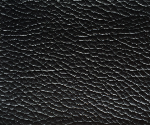 No tejido apoyando el falso material negro de la tela de la piel artificial de la tapicería para el sofá